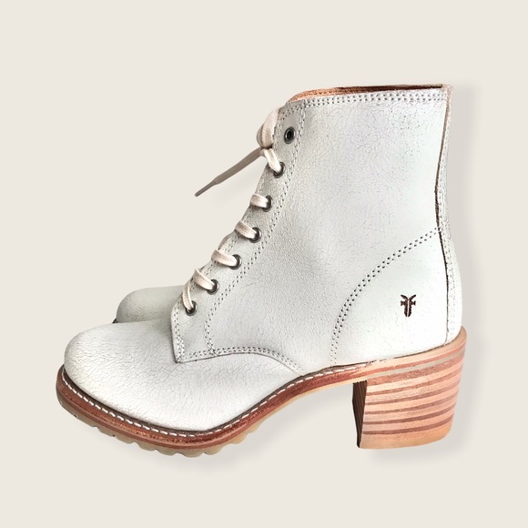 RARE Frye Sabrina 6G White Leather Retro Lace Up Combat Wood Heel Ankle Booties - Picture 11 of 16